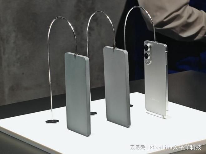 概念手机产品大赏这是未来手机的新形态？尊龙凯时链接MWC 2025亮点直击：(图8)
