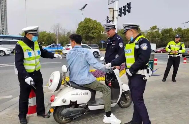 +5”新政策3类车型放心骑严查5种违规行为尊龙凯时ag旗舰厅网站6月起电动车迎“3(图2)
